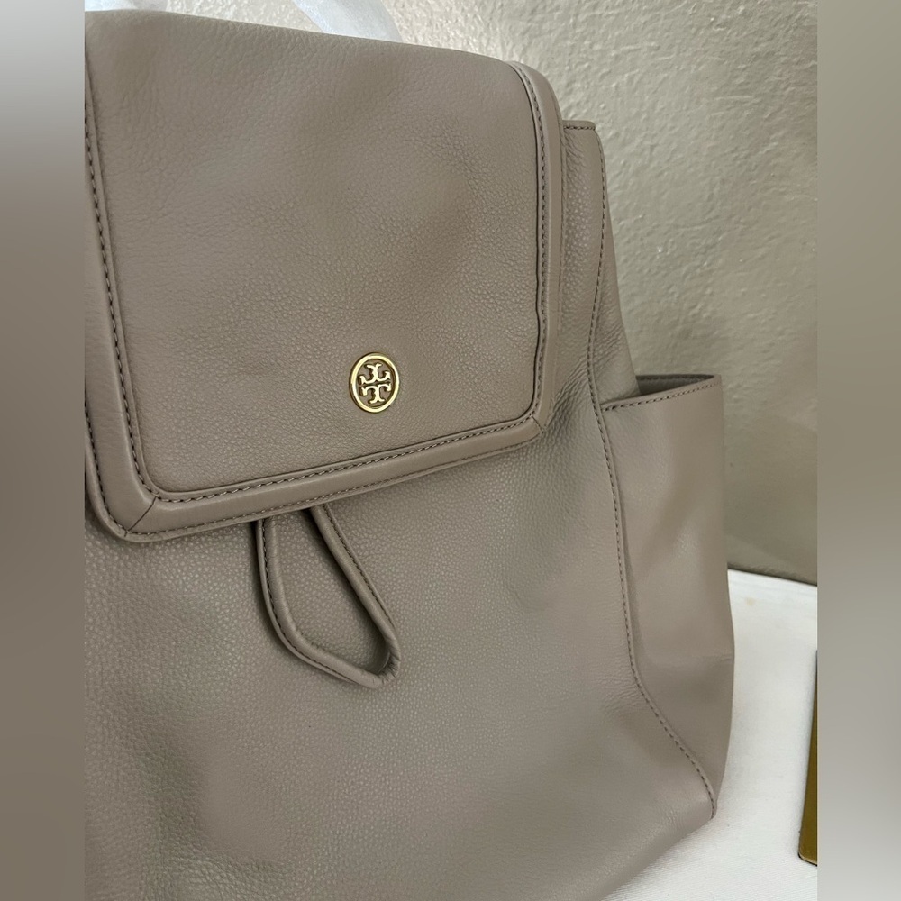 Tory Burch Landon Flap Backpack French Gray Pebbled Leather NWT - Style 31387 - Picture 10 of 17